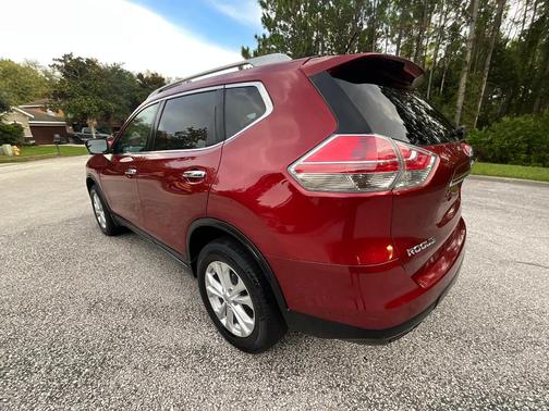 Red 2016 Nissan Rogue SV