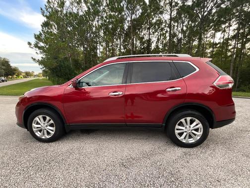 Red 2016 Nissan Rogue SV
