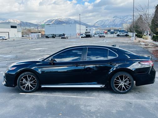 2022 Toyota Camry SE