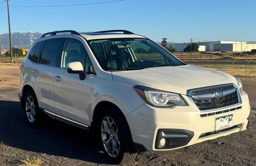 White 2018 Subaru Forester 2.5i Touring