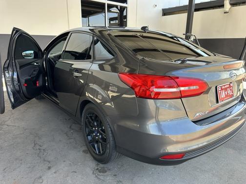 Gray 2016 Ford Focus SE