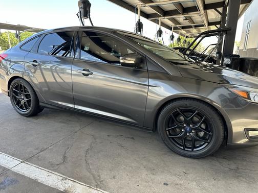 Gray 2016 Ford Focus SE