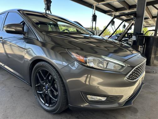 Gray 2016 Ford Focus SE