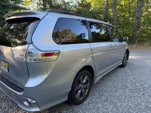 Silver 2019 Toyota Sienna SE