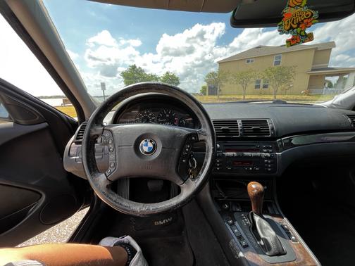 2002 BMW 325 i
