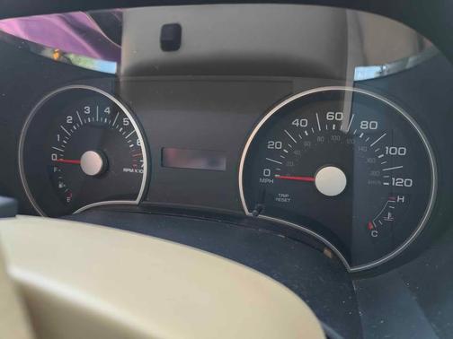 White 2006 Ford Explorer XLT