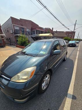 Green 2004 Toyota Sienna XLE Limited