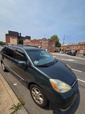 Green 2004 Toyota Sienna XLE Limited