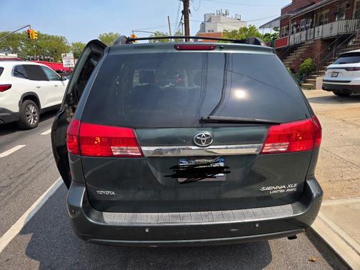 Green 2004 Toyota Sienna XLE Limited