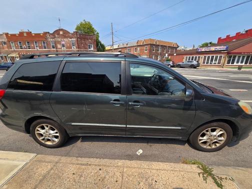 Green 2004 Toyota Sienna XLE Limited