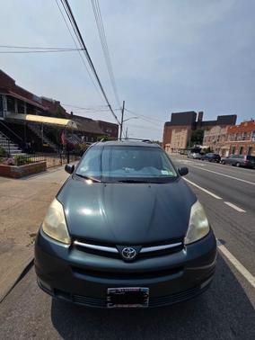Green 2004 Toyota Sienna XLE Limited