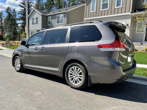 Photo 5 of 13 of 2013 Toyota Sienna XLE