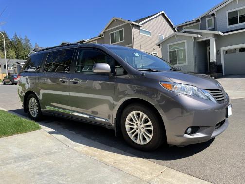 Photo 1 of 13 of 2013 Toyota Sienna XLE