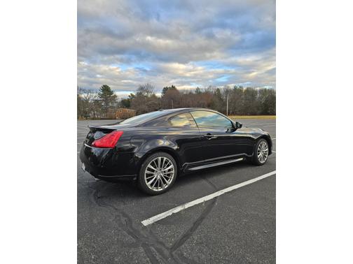 2013 INFINITI G37 x