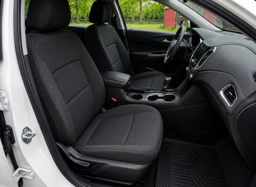 White 2018 Chevrolet Cruze LT