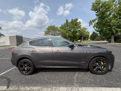 Gray 2018 Maserati Levante S GranLusso