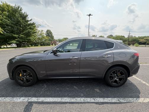 Gray 2018 Maserati Levante S GranLusso