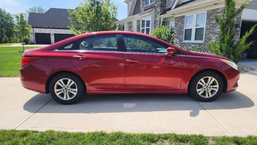 Red 2012 Hyundai SONATA GLS