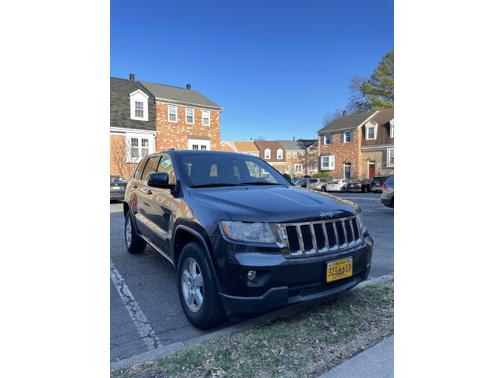 Photo 1 of 7 of 2012 Jeep Grand Cherokee Laredo