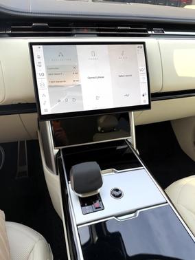 White 2025 Land Rover Range Rover P400 SE SWB