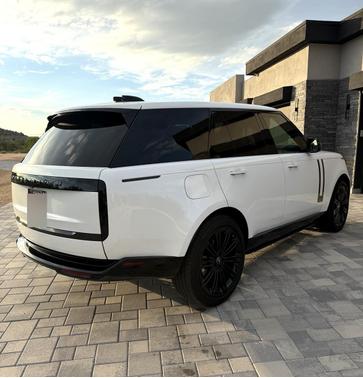 White 2025 Land Rover Range Rover P400 SE SWB