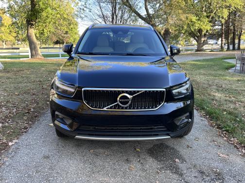 2021 Volvo XC40 T5 Momentum