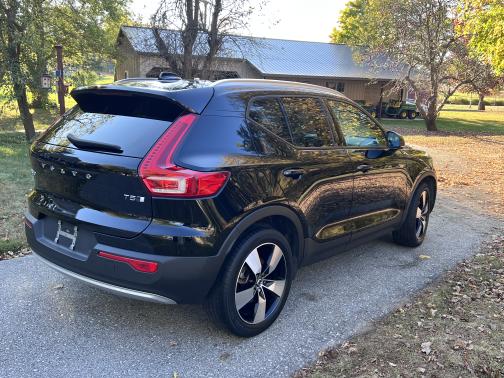2021 Volvo XC40 T5 Momentum
