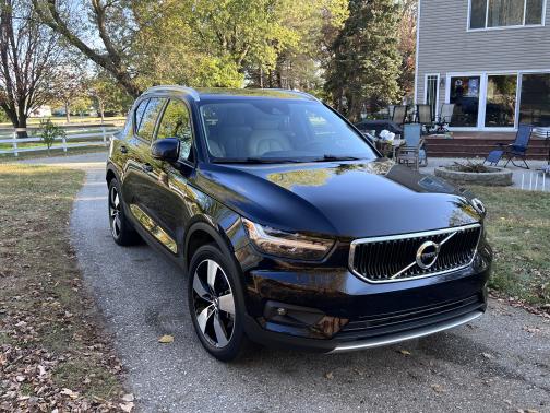 2021 Volvo XC40 T5 Momentum