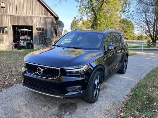 2021 Volvo XC40 T5 Momentum
