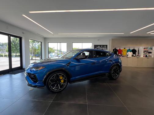 2024 Lamborghini Urus Performante