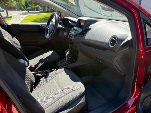 Red 2016 Ford Fiesta SE