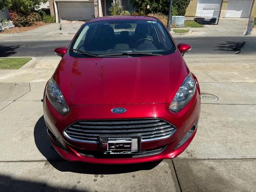Red 2016 Ford Fiesta SE