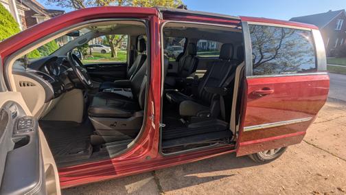 2014 Chrysler Town & Country Touring