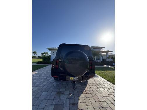 2025 Land Rover Defender 130 P400 X-Dynamic SE