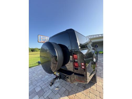 2025 Land Rover Defender 130 P400 X-Dynamic SE
