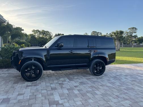2025 Land Rover Defender 130 P400 X-Dynamic SE