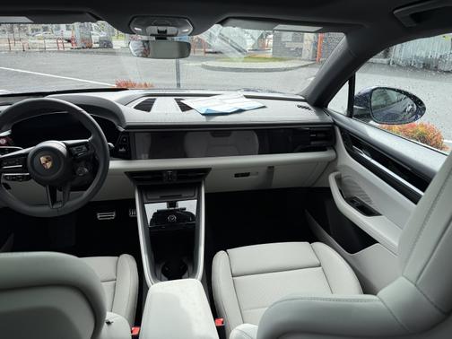2025 Porsche Macan Macan Electric 4S