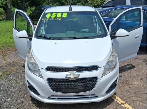 White 2015 Chevrolet Spark 1LT