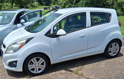 White 2015 Chevrolet Spark 1LT