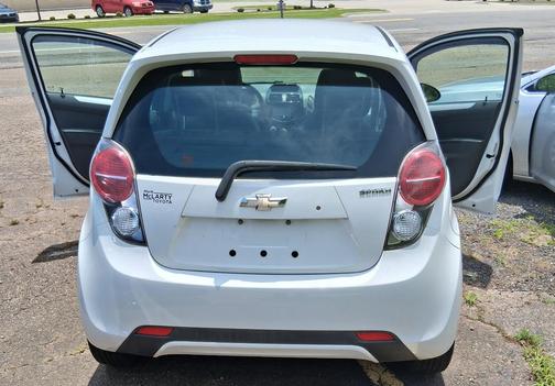 White 2015 Chevrolet Spark 1LT