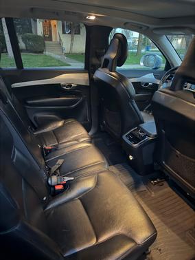 2018 Volvo XC90 T5 Momentum