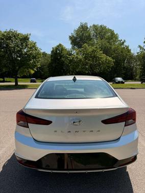 Silver 2019 Hyundai ELANTRA SEL