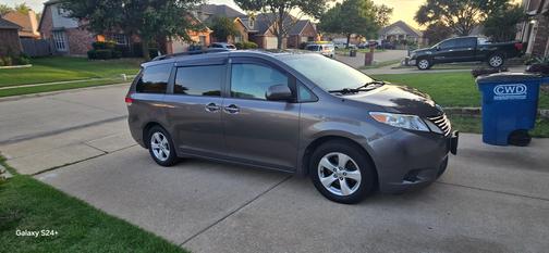 2013 Toyota Sienna LE