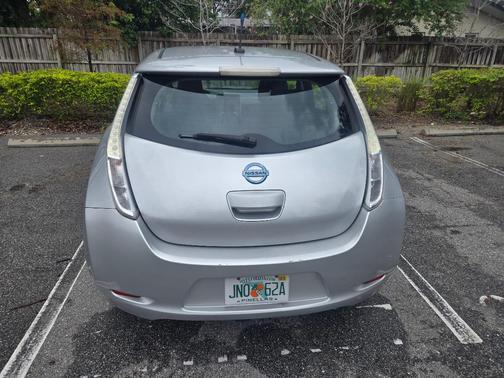 Silver 2013 Nissan Leaf S