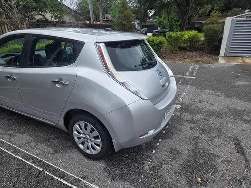 Silver 2013 Nissan Leaf S