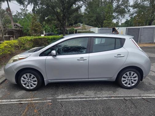 Silver 2013 Nissan Leaf S