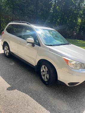 White 2015 Subaru Forester 2.5i Premium
