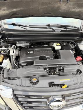 2017 Nissan Pathfinder SV