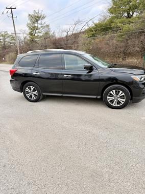 2017 Nissan Pathfinder SV