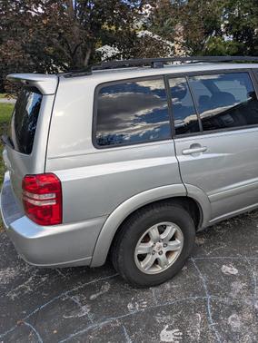 Silver 2001 Toyota Highlander Base